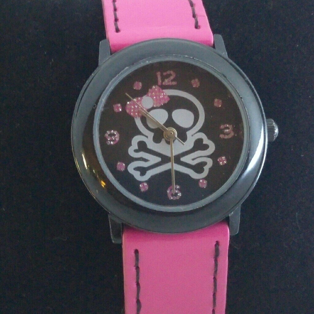 Ladies/girls vintage FMD by Fossil quartz watch.